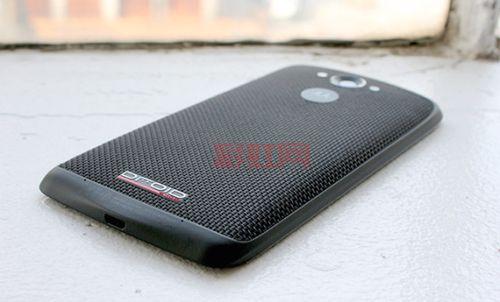 摩托罗拉Moto Droid Turbo详细评测：屏幕与拍照实力分析
