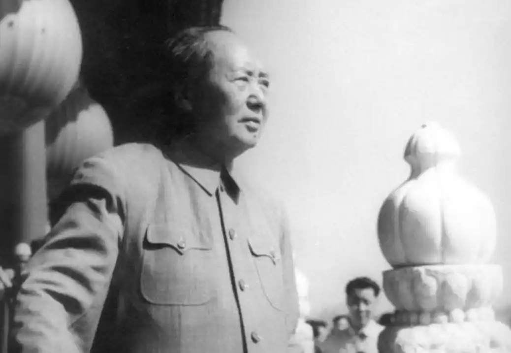 央视主持人毕福剑酒局唱戏贬低毛主席_毕福剑家族背景曝光与央视封杀事件_毕福剑调侃《智取威虎山》