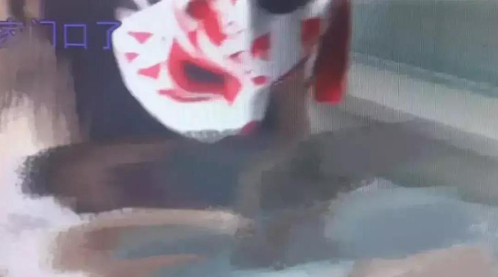 后备村干部伪装富二代欺骗_官员开房200多次照片_女干部戴头套开房事件