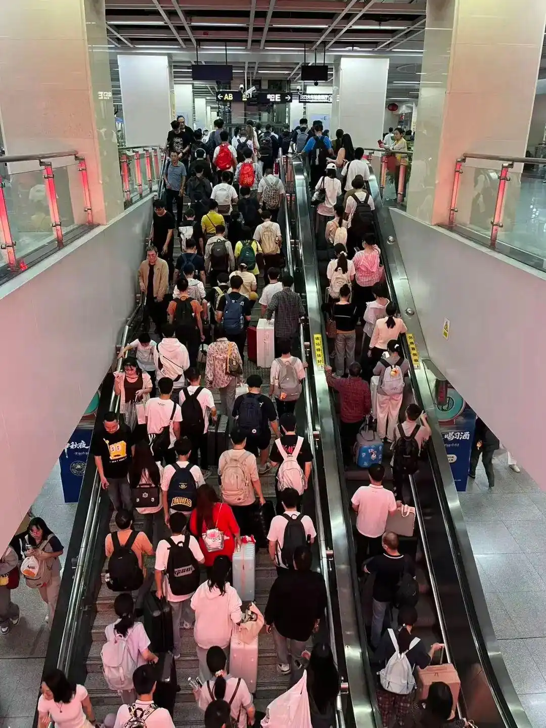 国庆中秋湖北旅游攻略_武汉热门景区交通指南_国庆第一批游客已到目的地