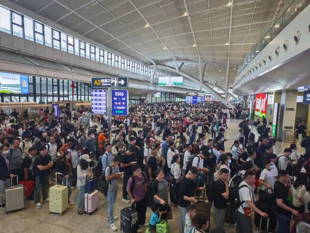 国庆中秋湖北旅游攻略_国庆第一批游客已到目的地_武汉热门景区交通指南