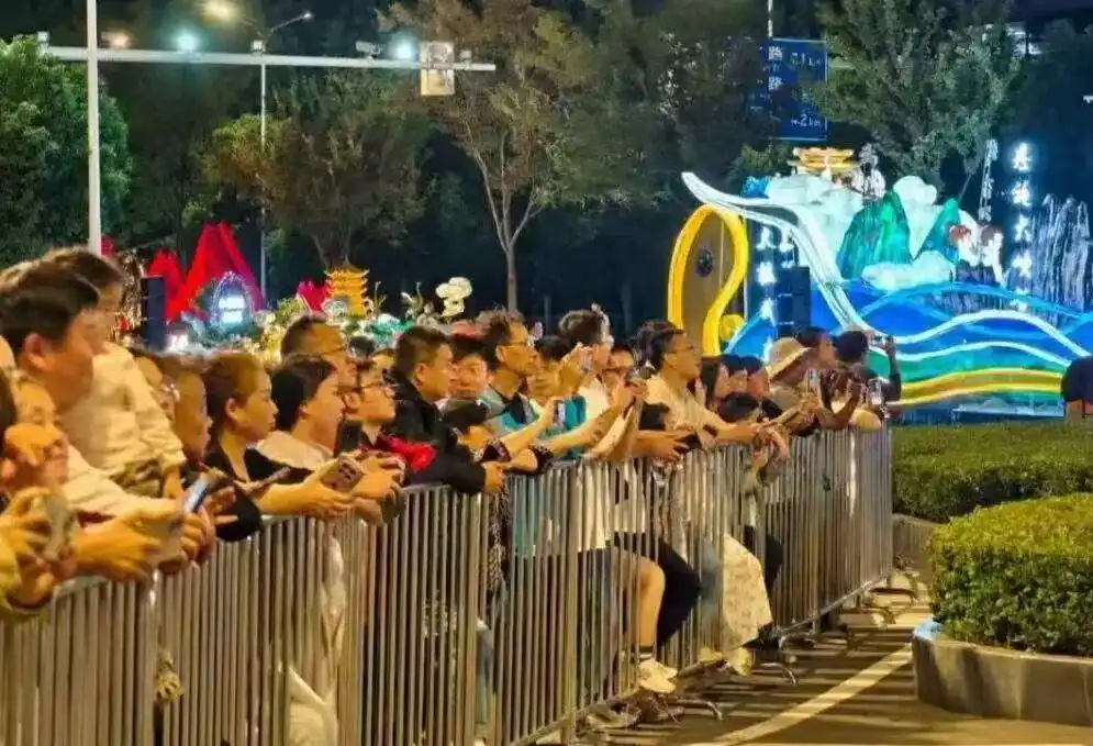 武汉热门景区交通指南_国庆第一批游客已到目的地_国庆中秋湖北旅游攻略