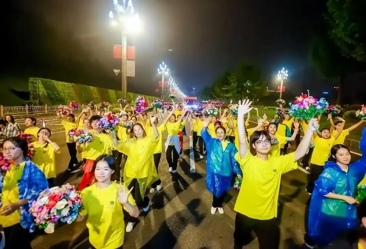 国庆第一批游客已到目的地_武汉热门景区交通指南_国庆中秋湖北旅游攻略