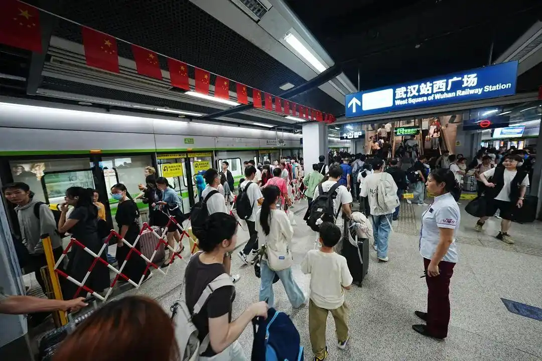 国庆中秋湖北旅游攻略_武汉热门景区交通指南_国庆第一批游客已到目的地