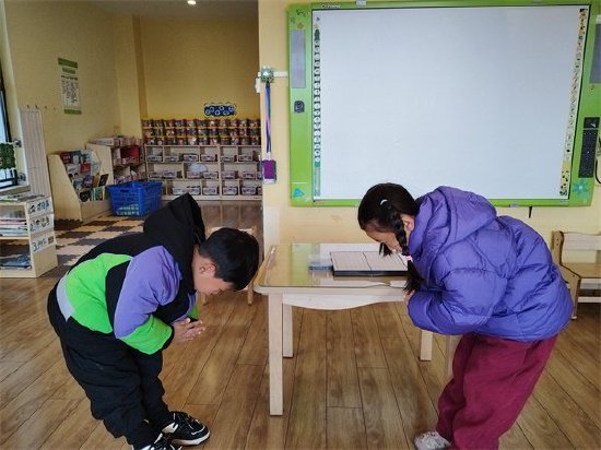五子棋对幼儿的好处_中二班五子棋特色活动_水立方五子棋
