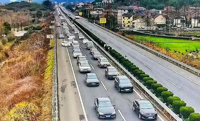 春节高速安全驾驶 _宝安沙井碰瓷_高速碰瓷 防范技巧