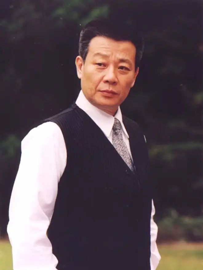 寇家瑞颜值高年龄揭秘_寇世勋儿子寇家瑞出席活动_寇家瑞父亲