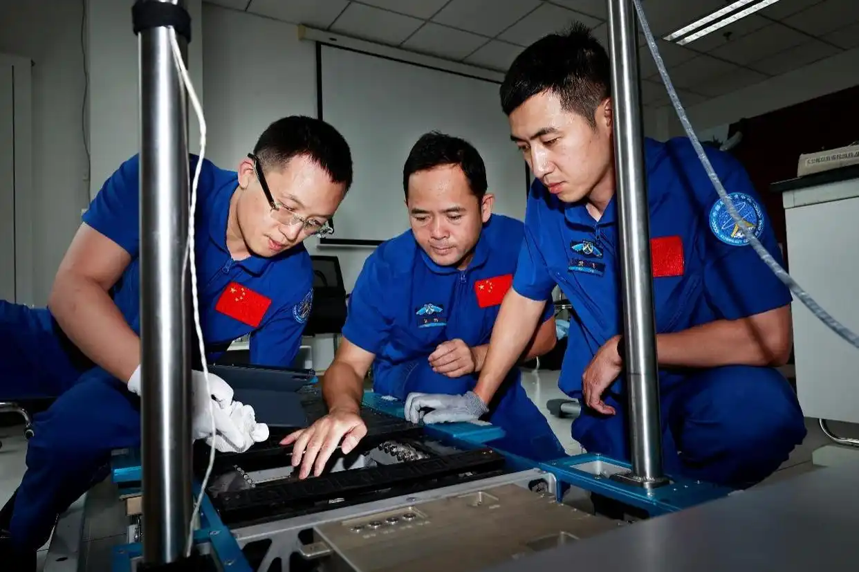 神舟二十一号发射成功_载荷专家张洪章_神舟二十一号航天员张洪章