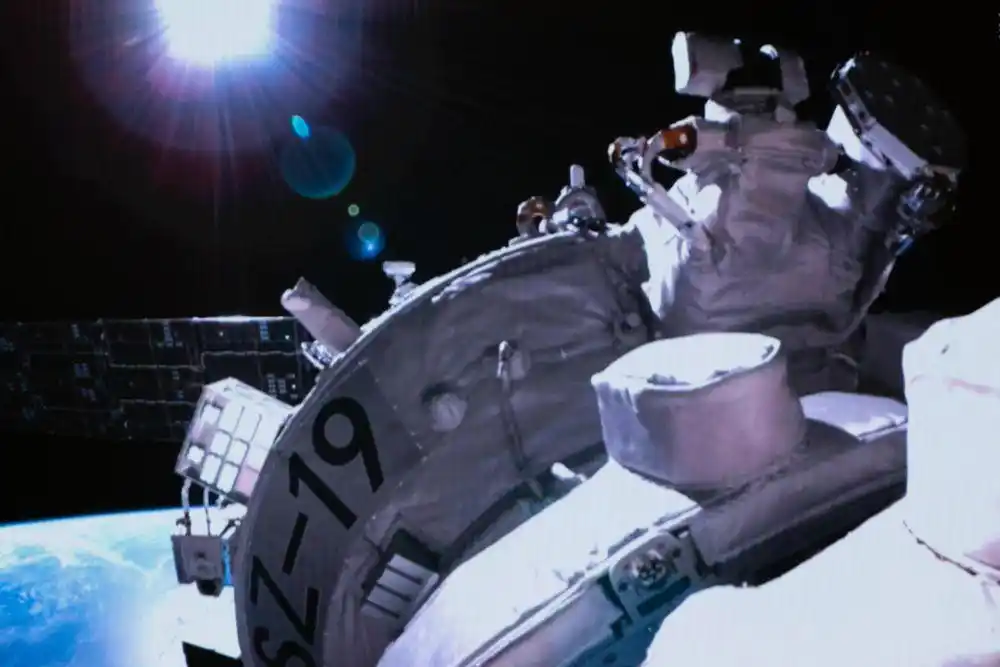 神舟十九号载人飞船发射_神舟二十一号发射成功_酒泉卫星发射中心航天员出征仪式