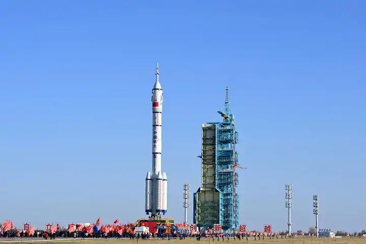 神舟十九号载人飞船发射_神舟二十一号发射成功_酒泉卫星发射中心航天员出征仪式