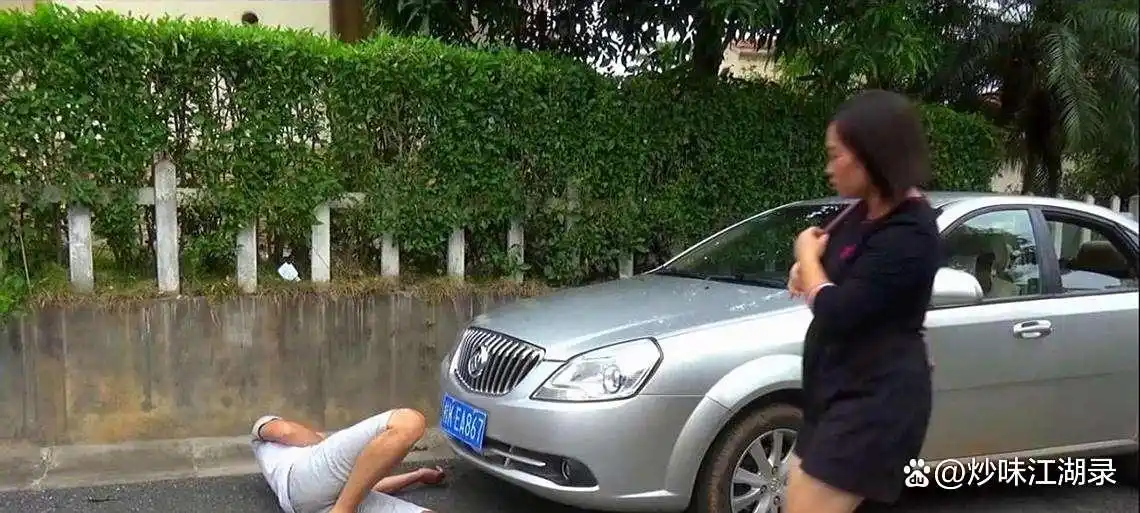 行车记录仪路侧监控防范碰瓷_成都街头助跑式碰瓷法律风险_碰瓷儿的监控