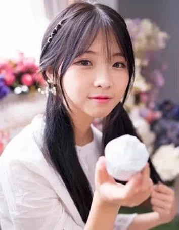 9款大脸圆脸适合发型女_娃娃脸适合什么发型_大圆脸女人适合什么发型