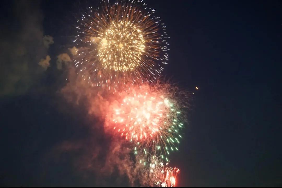 过年放鞭炮_河南过年禁止燃放烟花爆竹政策_河南过年放鞭炮传统