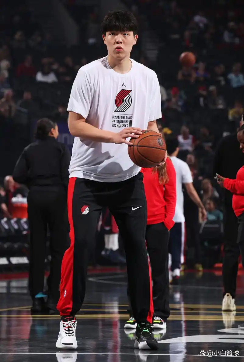 杨瀚森首次被弃用_杨瀚森NBA杯赛 饮水机时间 格兰特罚球绝杀