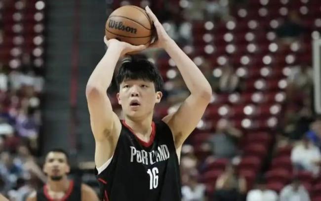 杨瀚森短暂出场得2分 内线竞争加剧