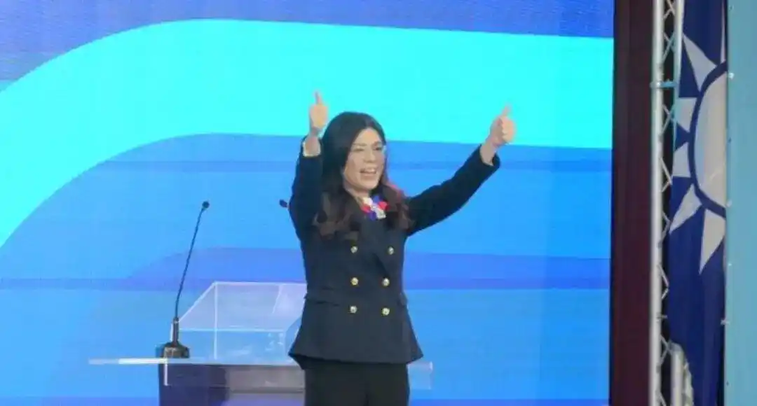 郑丽文怒批民进党 马英九激动落泪_中国国民党第22届第一次全代会 郑丽文就职典礼 洪秀柱两岸统一建议