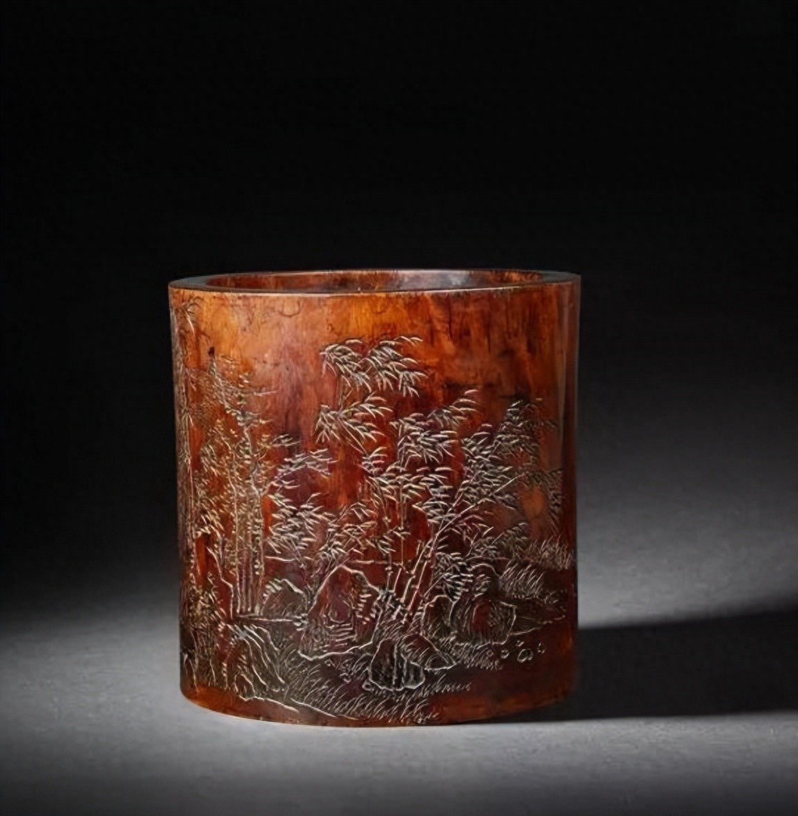 一个破笔筒拍卖了954万，马未都称其非常罕见，老外：这是我的菜