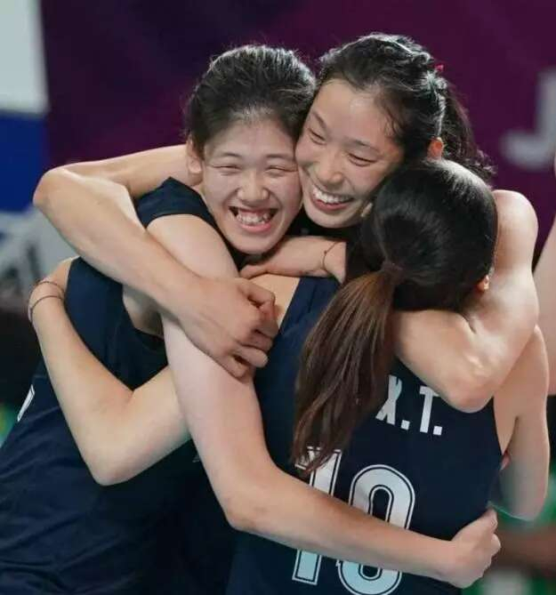 基拉里彻底被折服！再次输给中国女排没想到郎平还有竟还有底牌