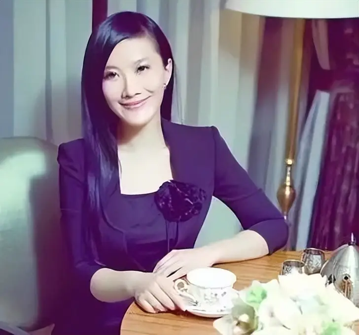 陈怡星座_陈怡 非常周末 主持人 生涯经历