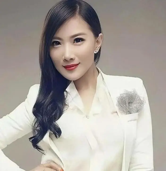 陈怡星座_陈怡 非常周末 主持人 生涯经历