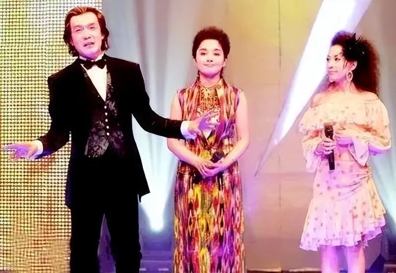 陈怡 非常周末 主持人 生涯经历_陈怡星座