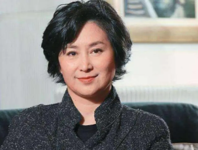 郑咏诗未与赌王生孩子_何鸿燊晚年感情经历_郑咏诗何鸿燊婚姻故事