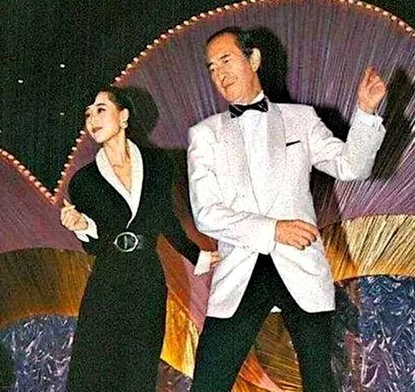 郑咏诗未与赌王生孩子_赌王准五太郑咏诗_赌王与利智感情纠葛