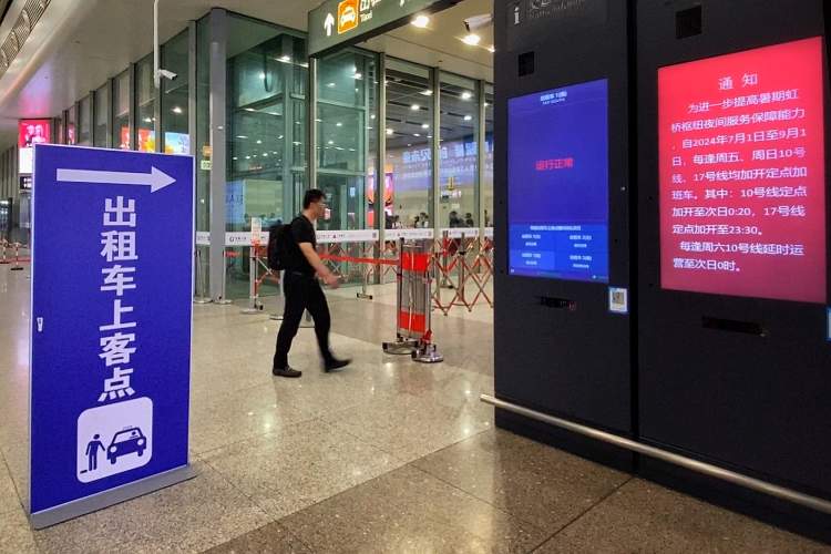 多地推出网约公交车_虹桥商务区交通问题_公交车难找网约车贵出租车服务态度差