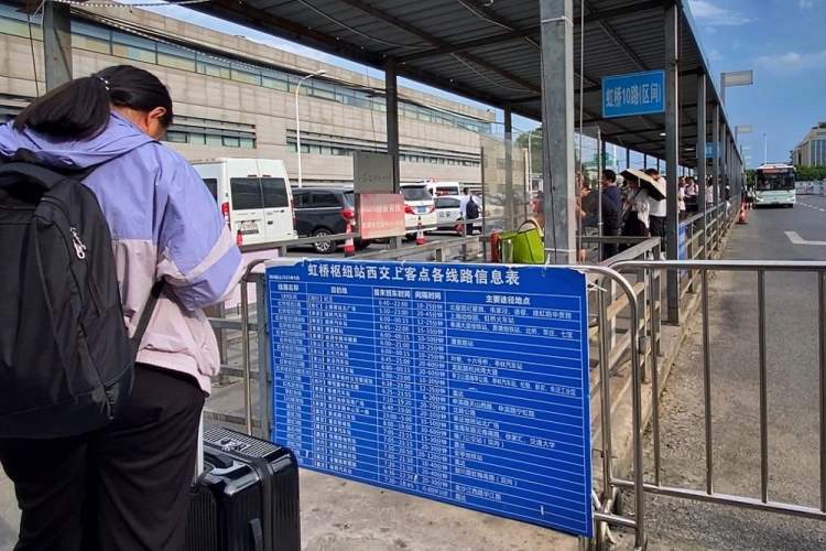 虹桥商务区交通问题_公交车难找网约车贵出租车服务态度差_多地推出网约公交车