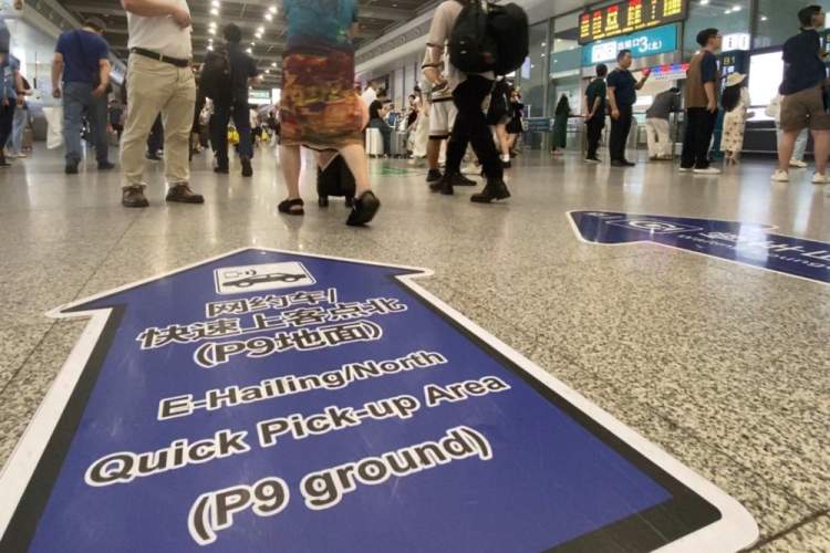 多地推出网约公交车_公交车难找网约车贵出租车服务态度差_虹桥商务区交通问题