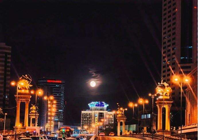 2024年最后一次超级月亮_千万别错过!“xxxl号”月亮要来了_超级月亮观测指南