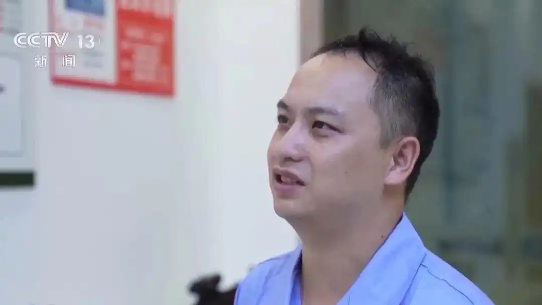 191式自动步枪_191式自动步枪亮相阅兵 约6瓶水重_阅兵装备191步枪细节设计