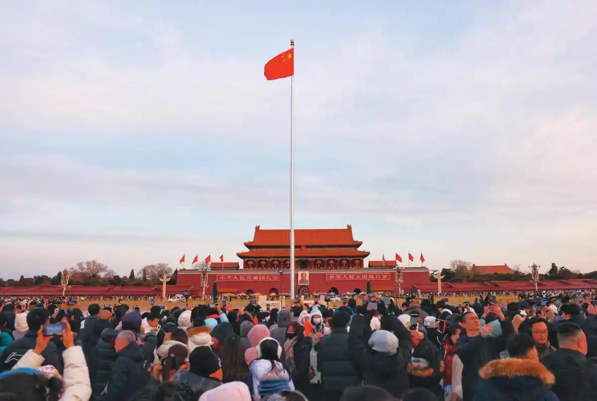 迎新年 5.1万人天安门广场观升旗