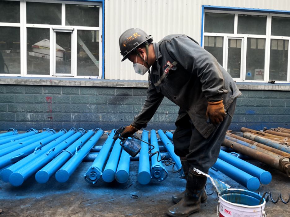 气动挡车杠改造_煤矿修旧利废稿件_职工五小创新成果活动