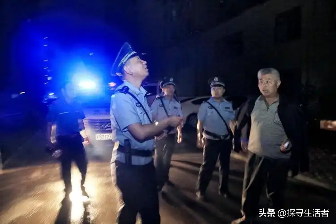 株洲3月8日持枪抢劫案_湖南南苑房地产公司抢劫案_湖南都市晚间新闻持枪抢劫屈