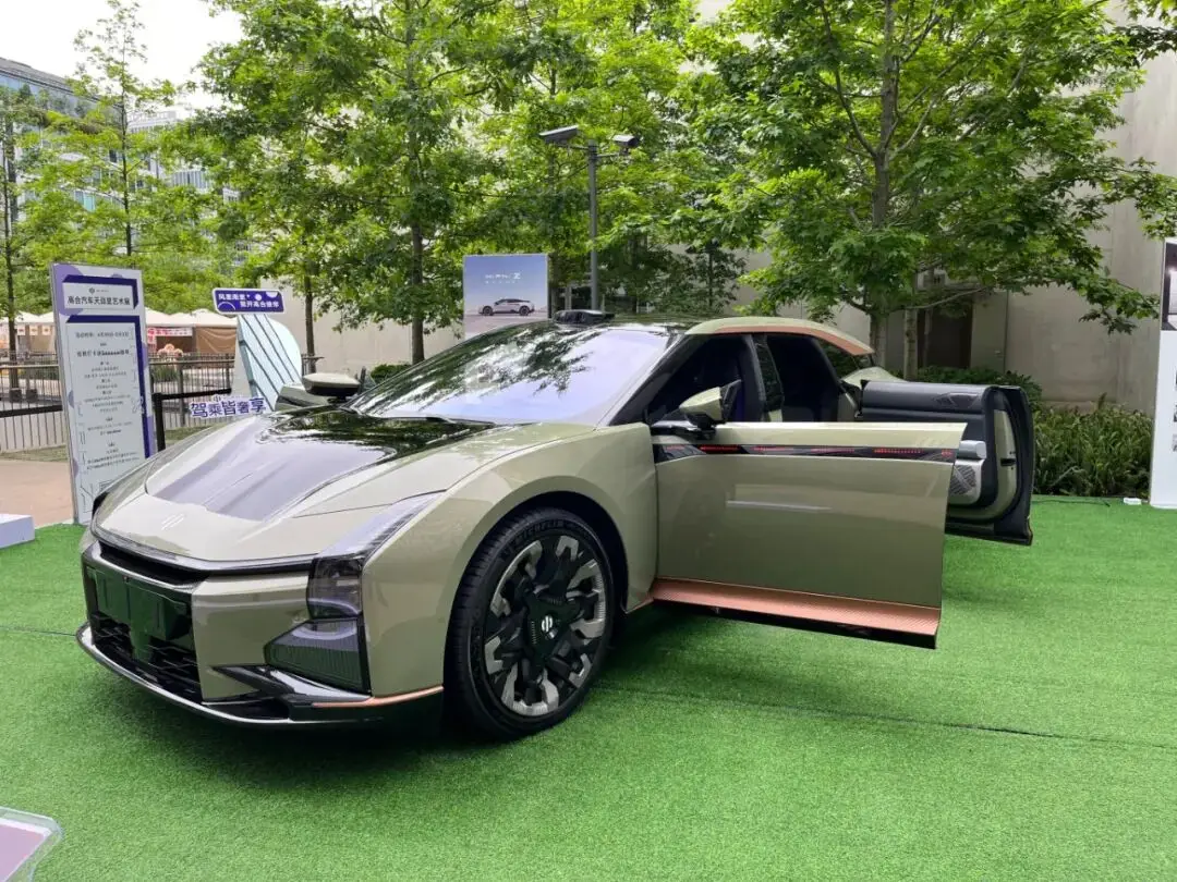 新能源汽车烂尾车库存_威马高合极越哪吒残值率暴跌_年轻人低价抢购倒闭车企烂尾车