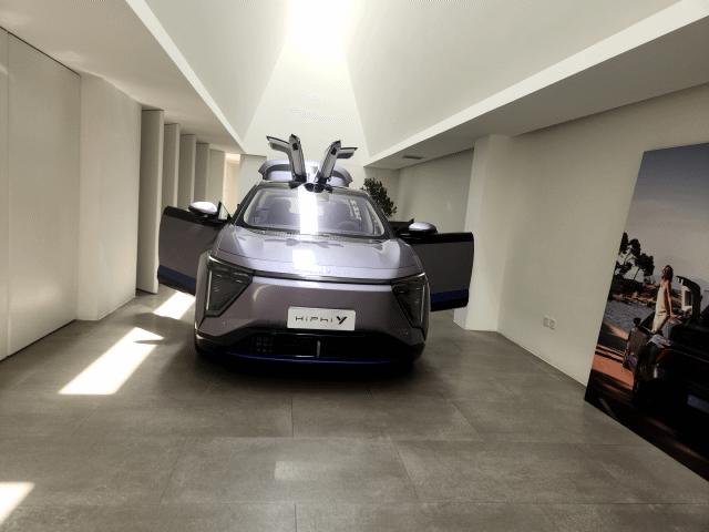 极氪07低价处理车友群捡漏_年轻人低价抢购倒闭车企烂尾车_新能源汽车烂尾车二手车市场