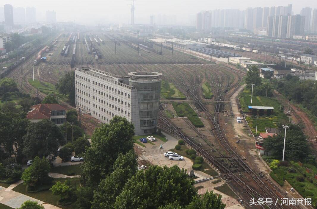 郑州有场旅游无比“玄幻”，一天穿越铁路百年