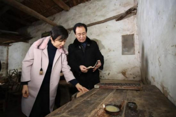 丁玉梅低调身家210亿曝光_许家印妻子丁玉梅公开露面_许家印和曾伟