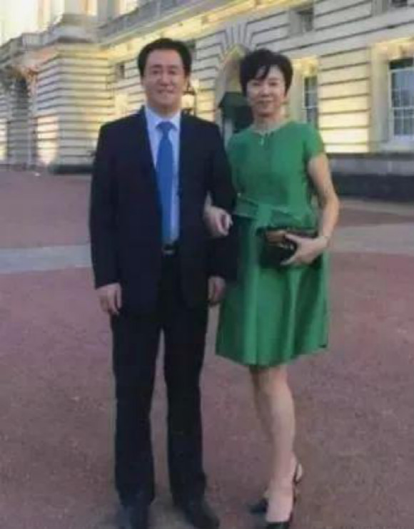 丁玉梅低调身家210亿曝光_许家印和曾伟_许家印妻子丁玉梅公开露面