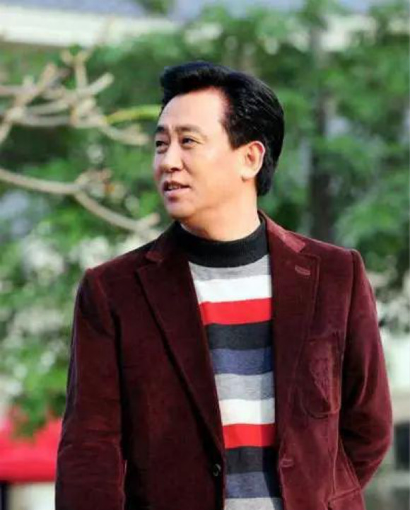 许家印妻子丁玉梅公开露面_丁玉梅低调身家210亿曝光_许家印和曾伟