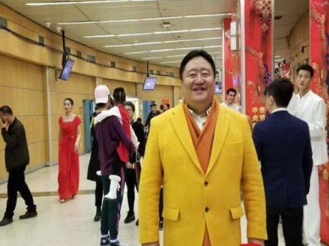 春晚钉子户冯巩_春晚笑脸哥是谁_冯巩春晚缺席