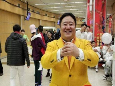 春晚笑脸哥是谁_冯巩春晚缺席_春晚钉子户冯巩