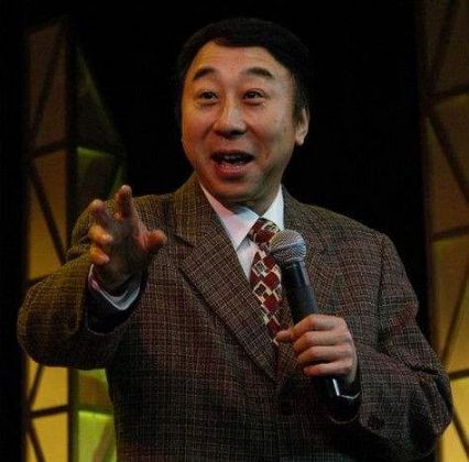 春晚笑脸哥是谁_冯巩春晚缺席_春晚钉子户冯巩