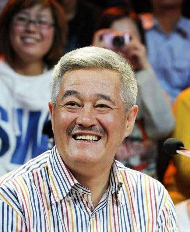 赵本山 春晚 小品_春晚笑脸哥是谁