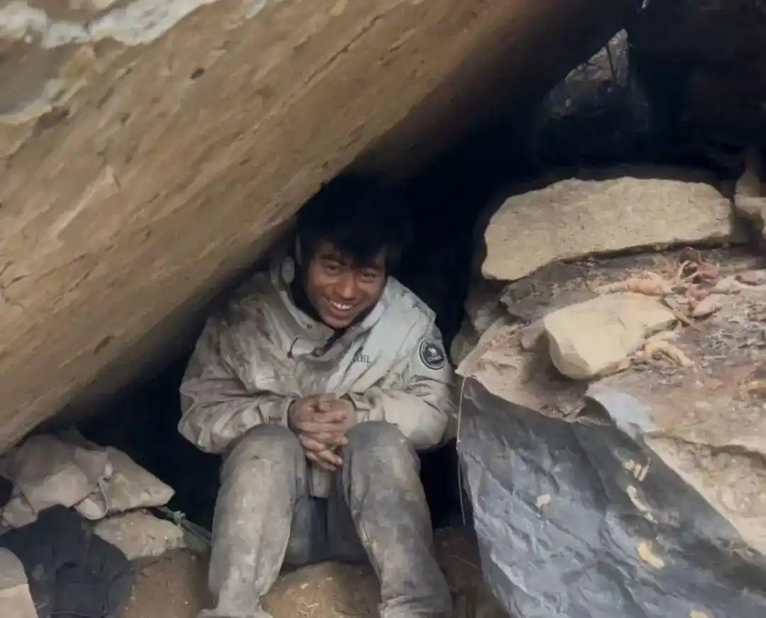 快评丨吃虫、返祖的“荒野求生赛”火出圈，围观网友在看什么？