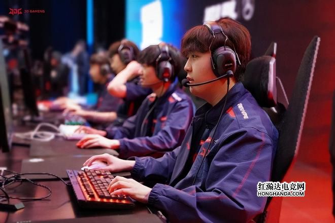 小蜜蜂周年皮肤免费送喷泉许愿池_lol两周年活动_掌上英雄联盟2周年福利活动