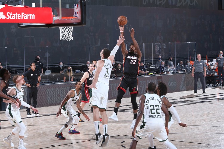 NBA新赛季揭幕战看点_NBA常规赛赛程分析_正直播nba:76人vs篮网