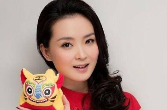 她20岁时嫁40岁男子，被12岁继子扇耳光，依然要做豪门阔太