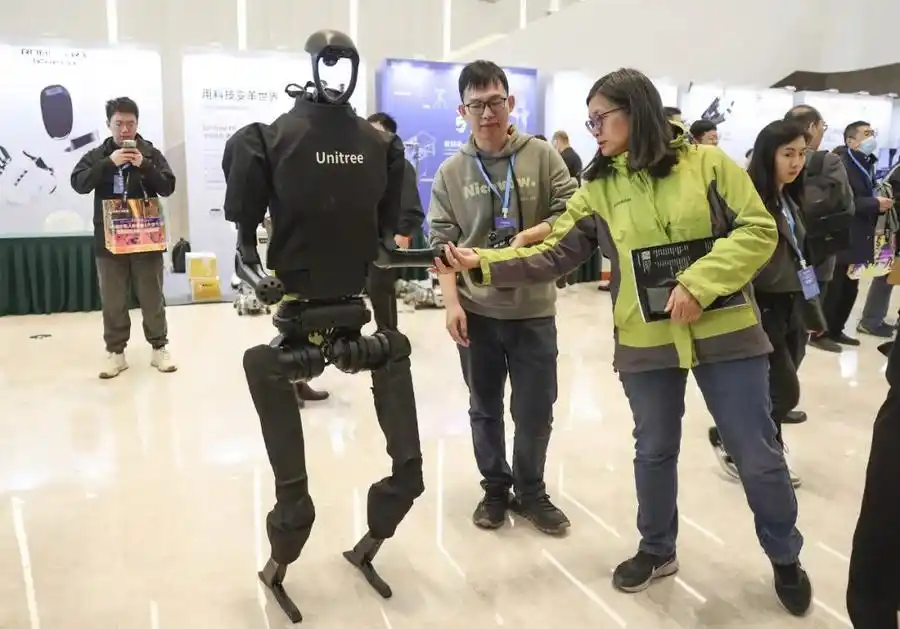 人形机器人发展现状_人形机器人为啥进步“神速”?_人形机器人应用场景分析